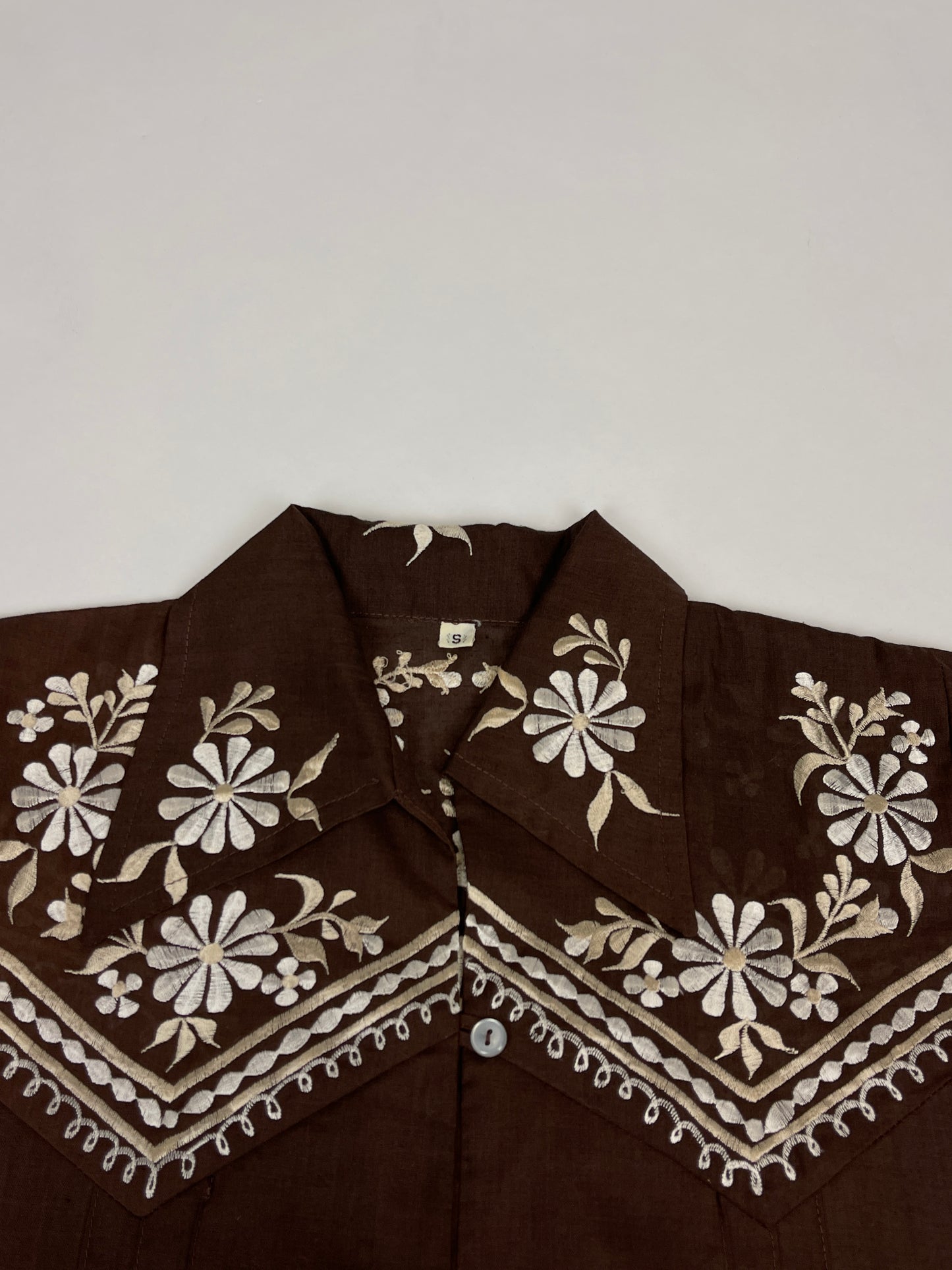 Chemise manches courtes plissées y2k marron à fleurs brodées vintage