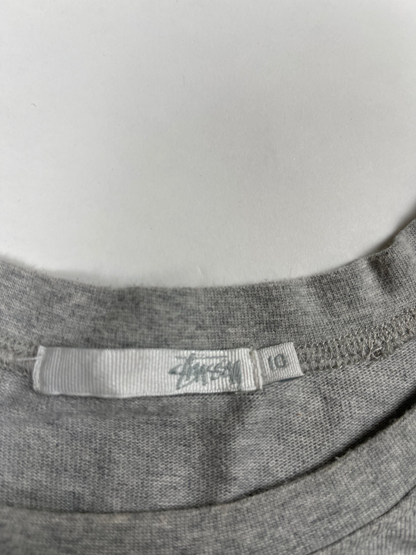 Crewneck Stüssy gris et kaki satiné