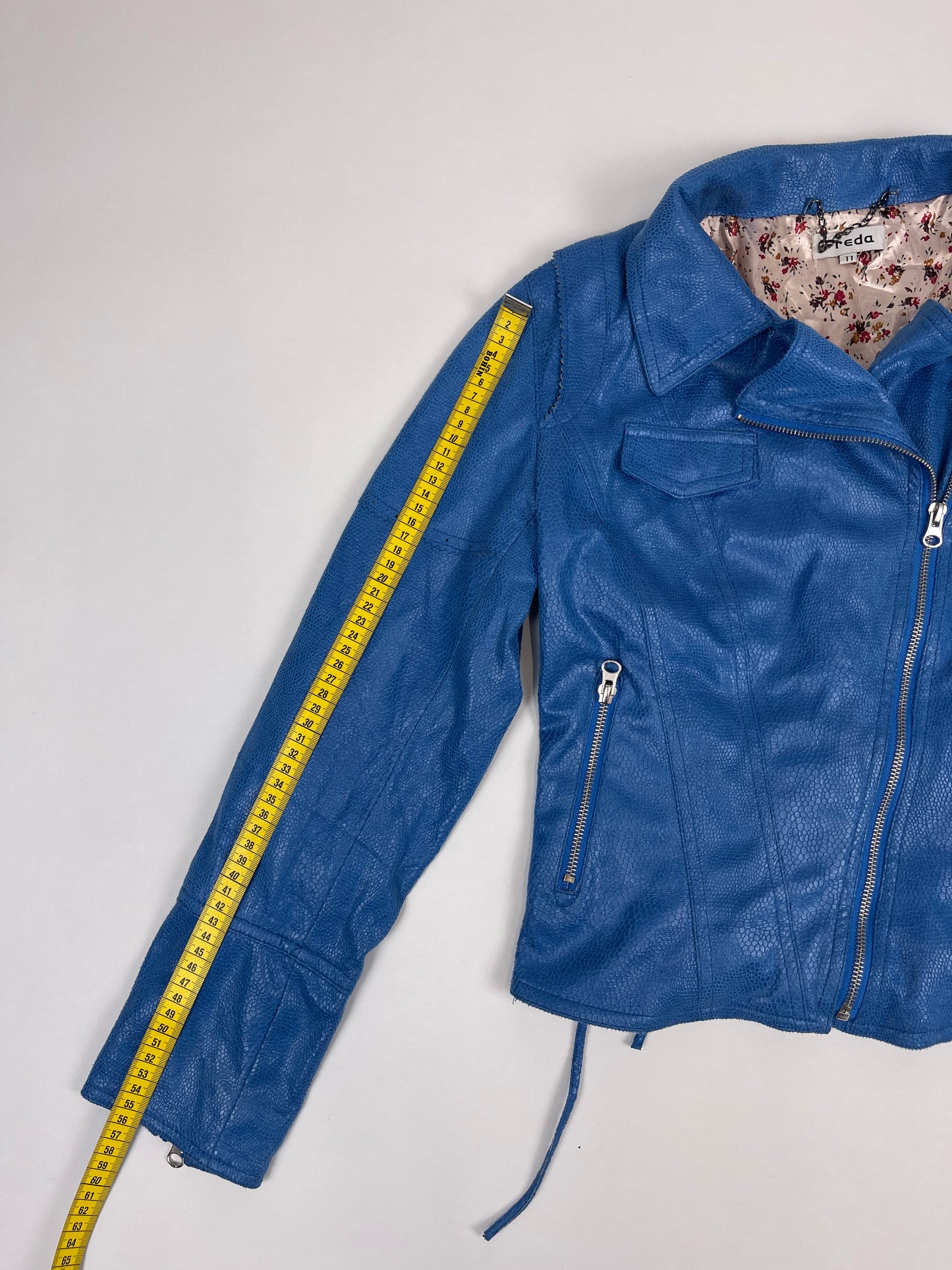 Veste en similicuir y2k bleu vintage