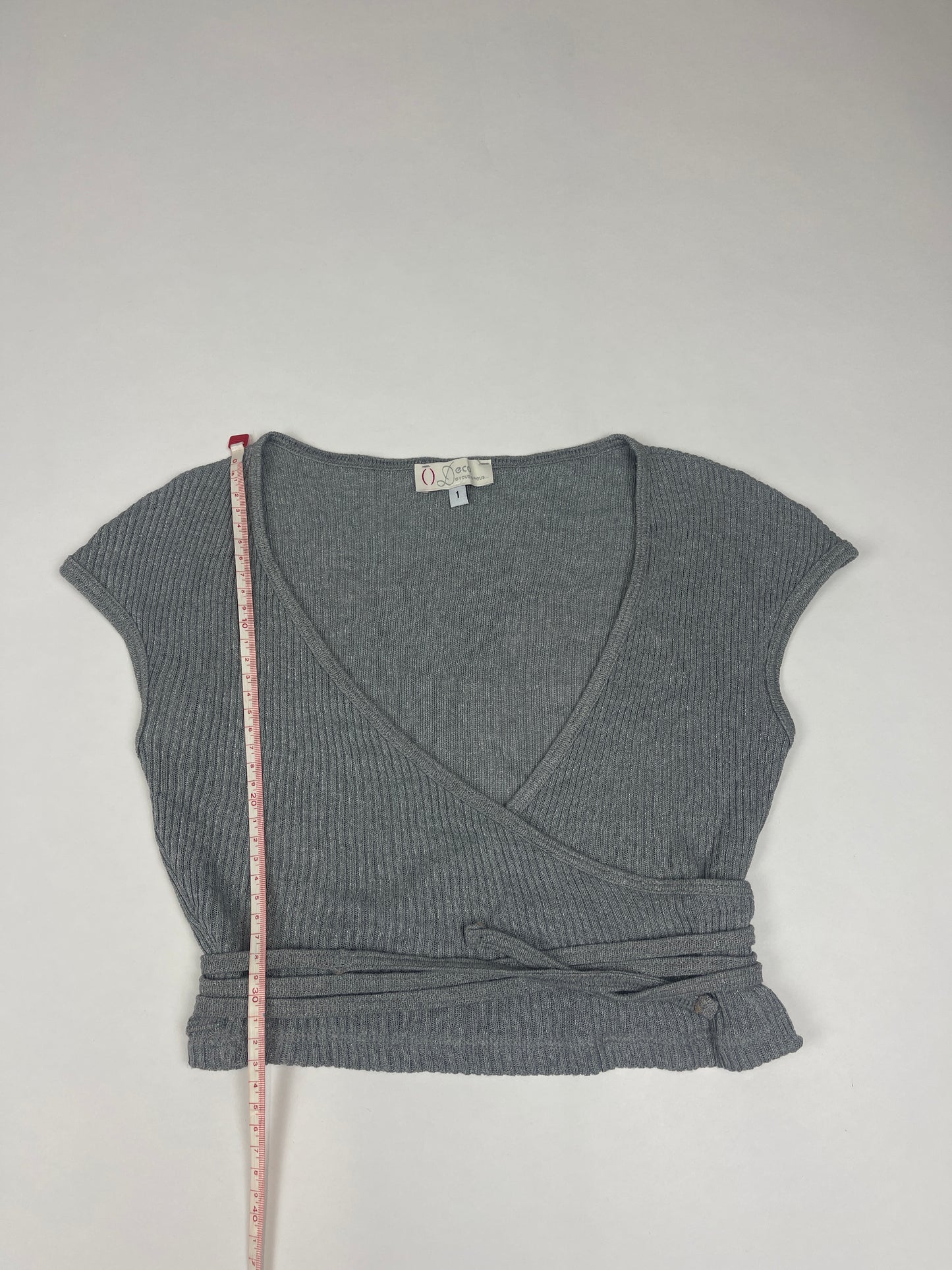 Crop top y2k cache cœur gris vintage