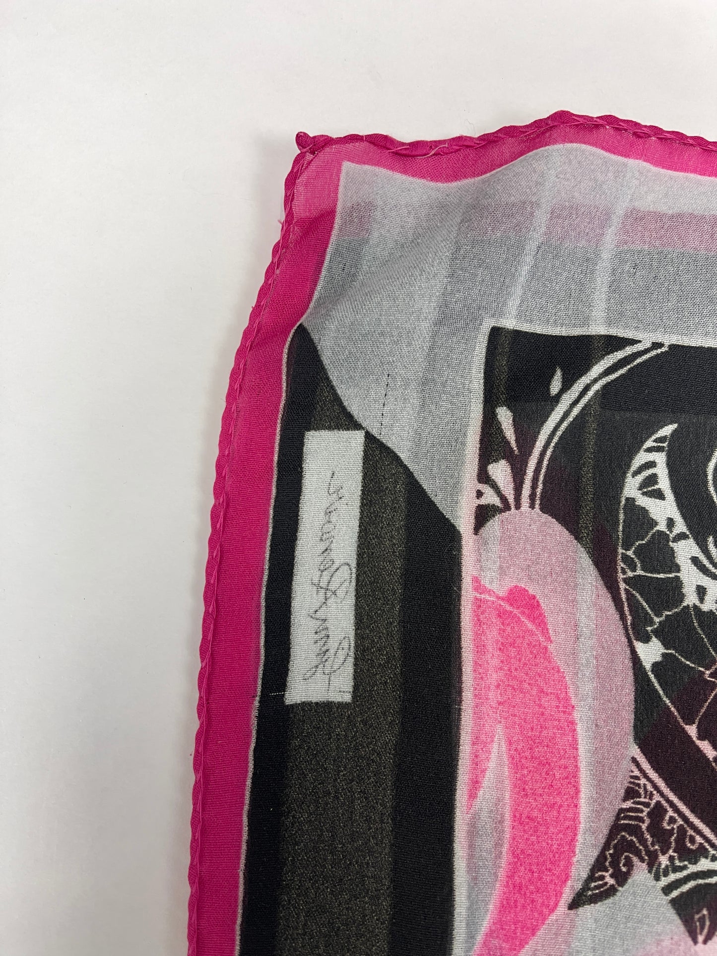 Foulard y2k motif végétal rose et noir vintage :