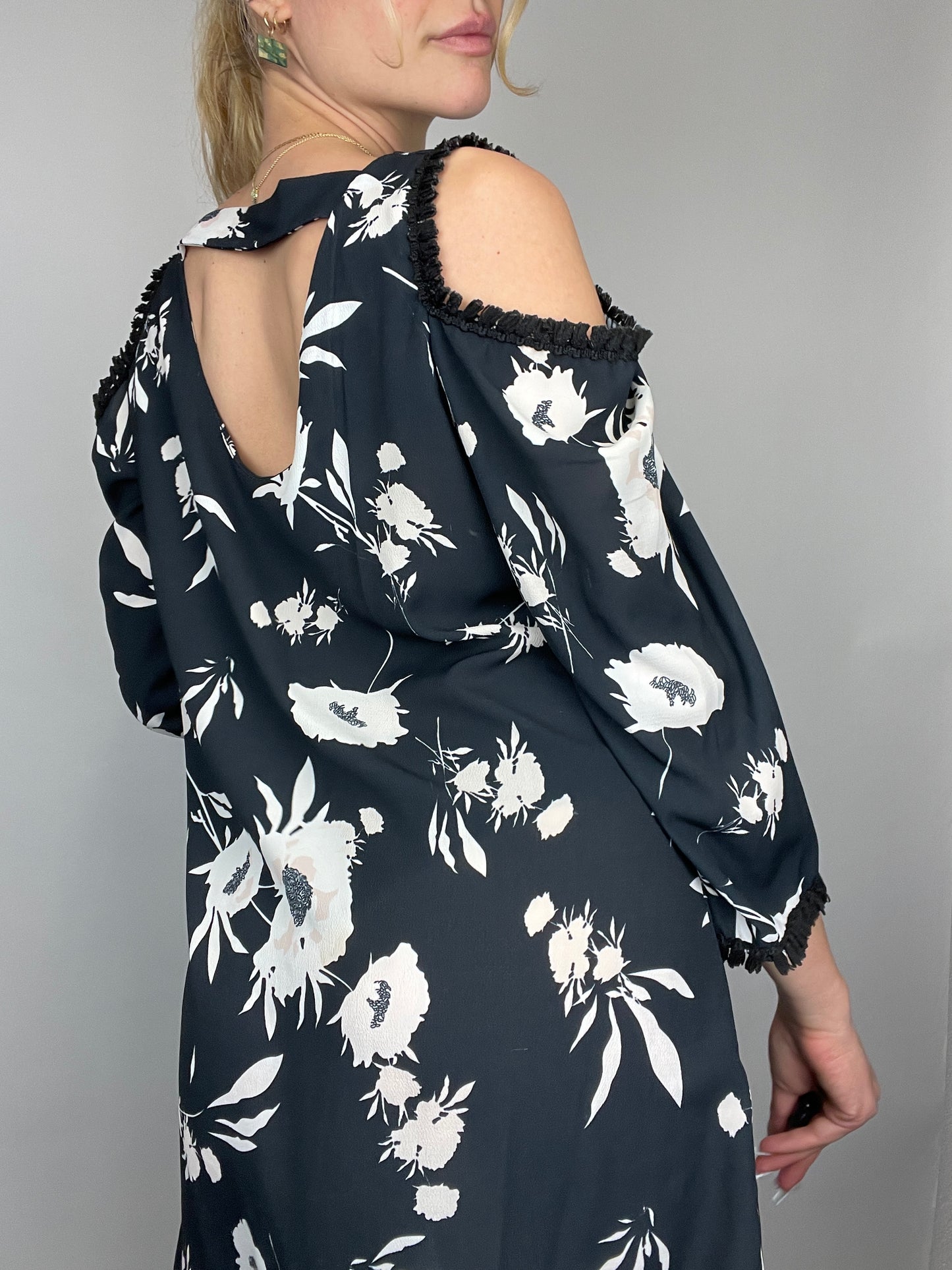 Robe fluide y2k noir motif fleur vintage