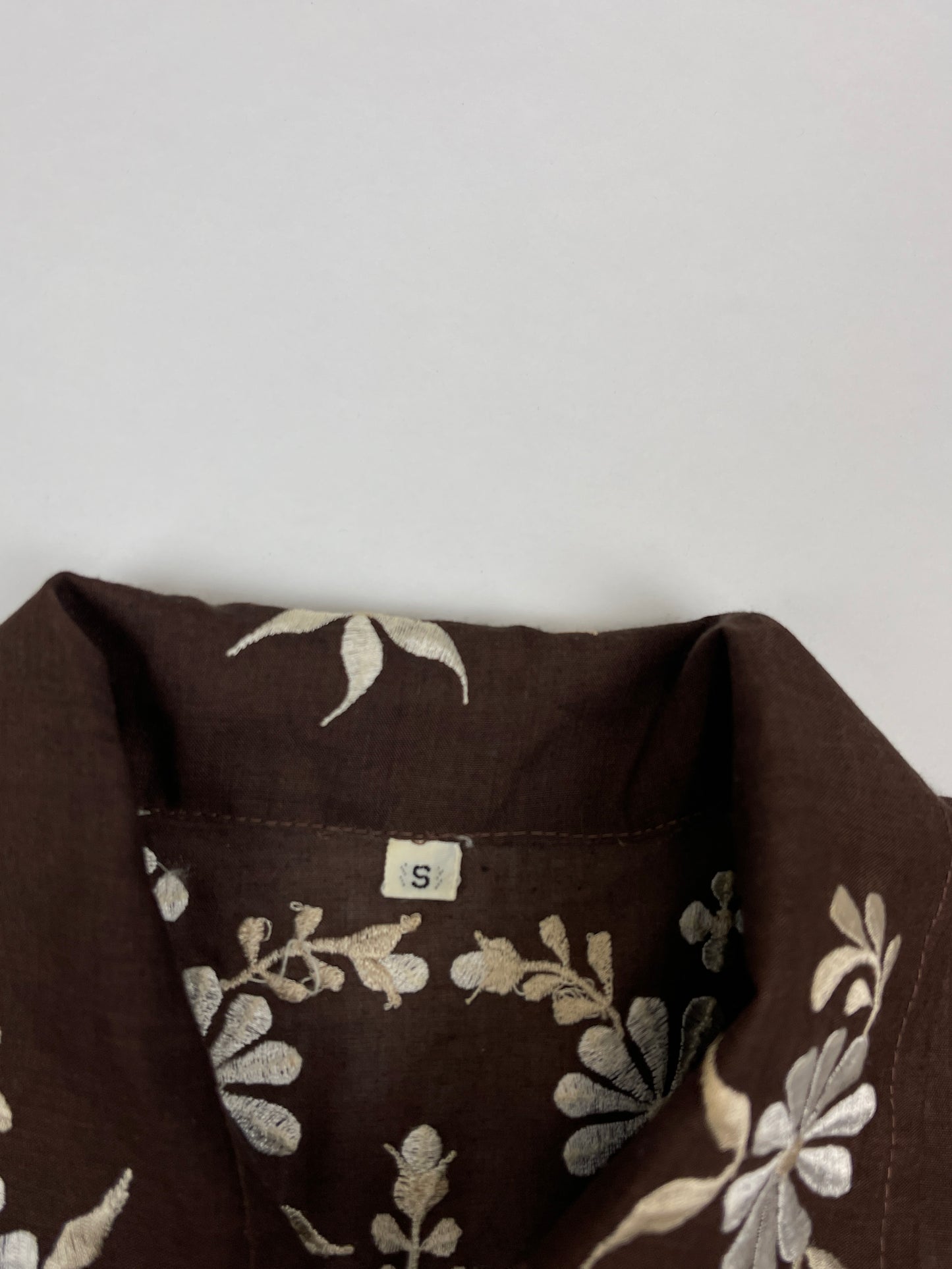 Chemise manches courtes plissées y2k marron à fleurs brodées vintage