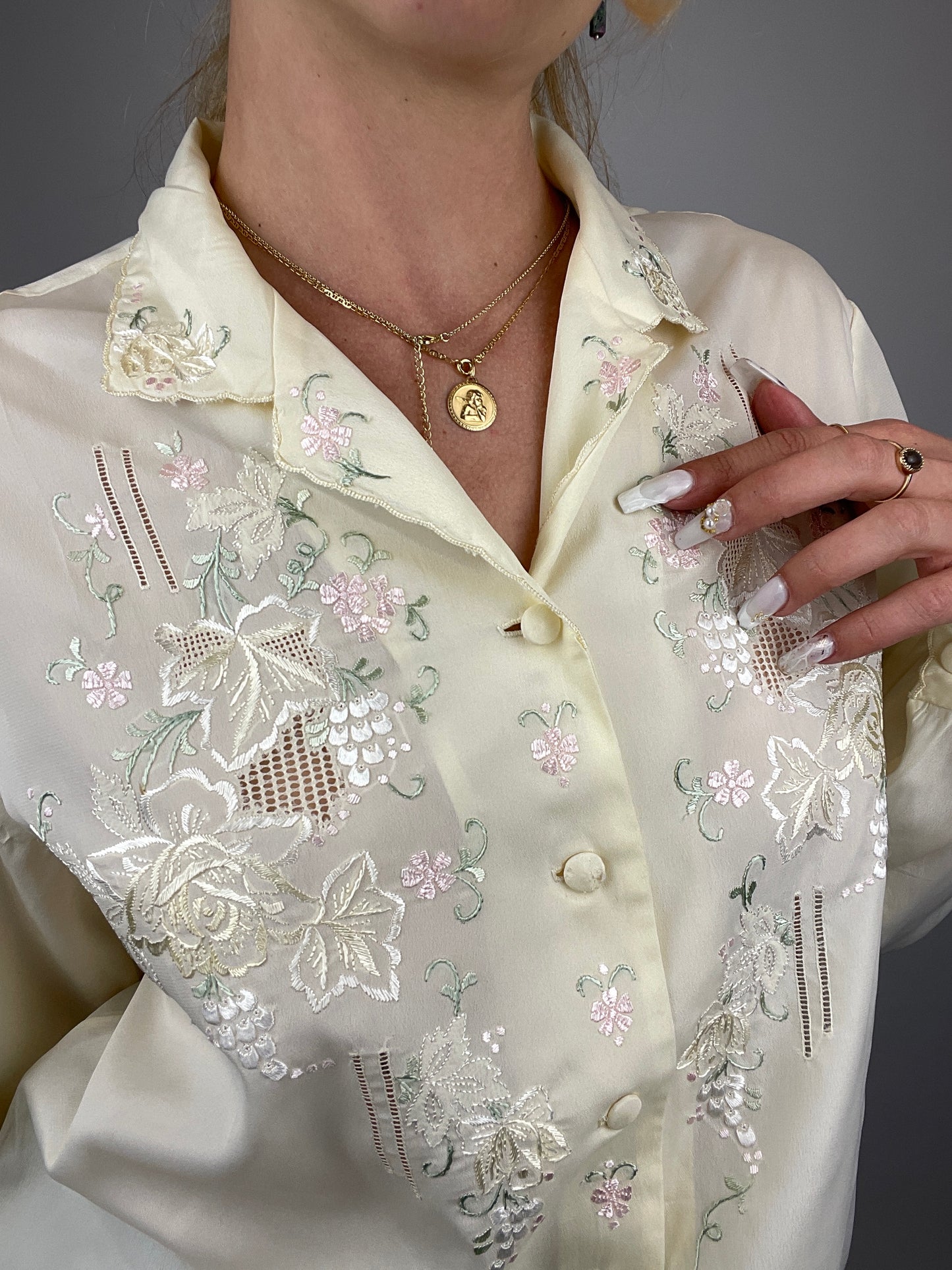 Chemise satinée y2k crème broderies fleurs vintage