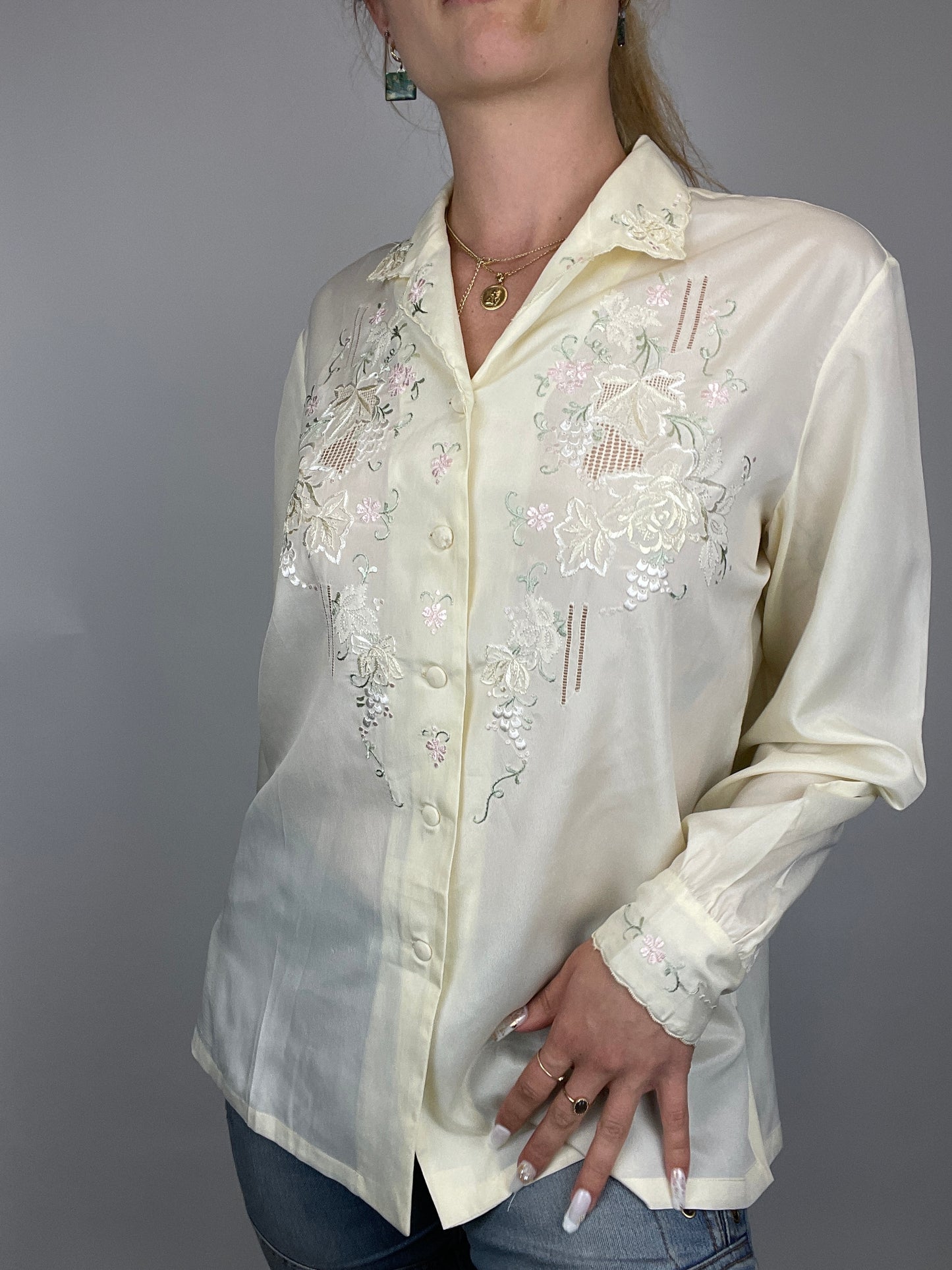 Chemise satinée y2k crème broderies fleurs vintage