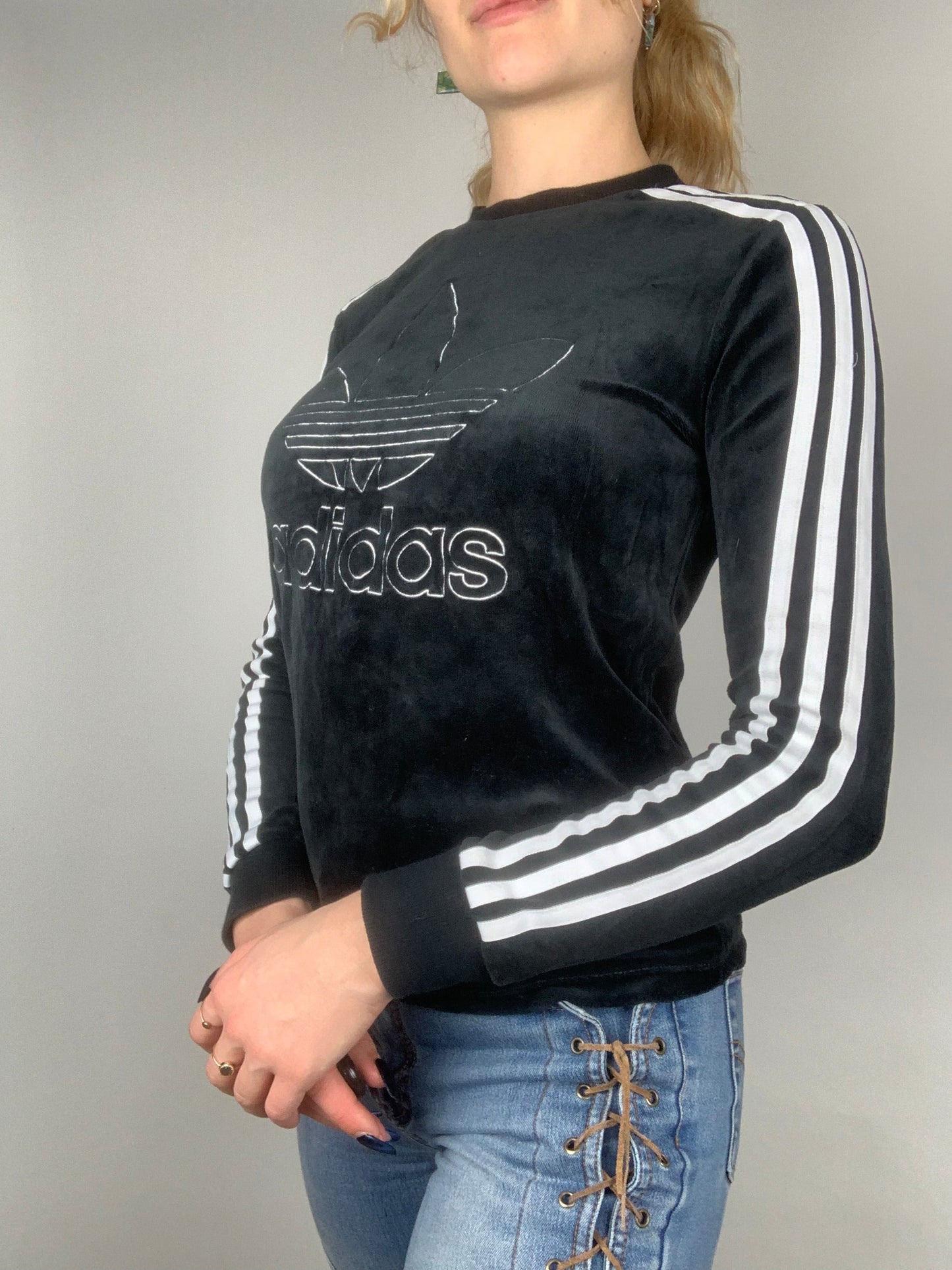 Crew neck adidas velour noir brodé