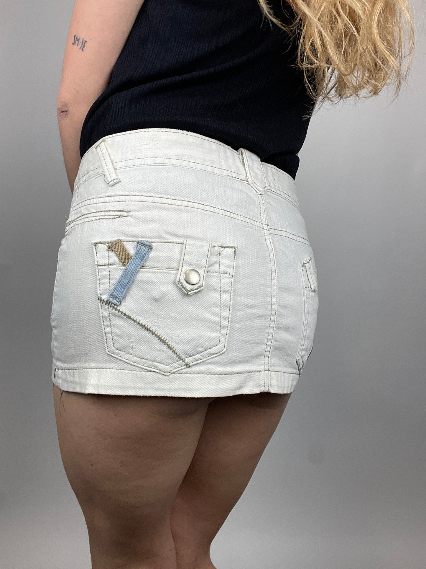 Mini jupe en jeans y2k blanc détails vintage