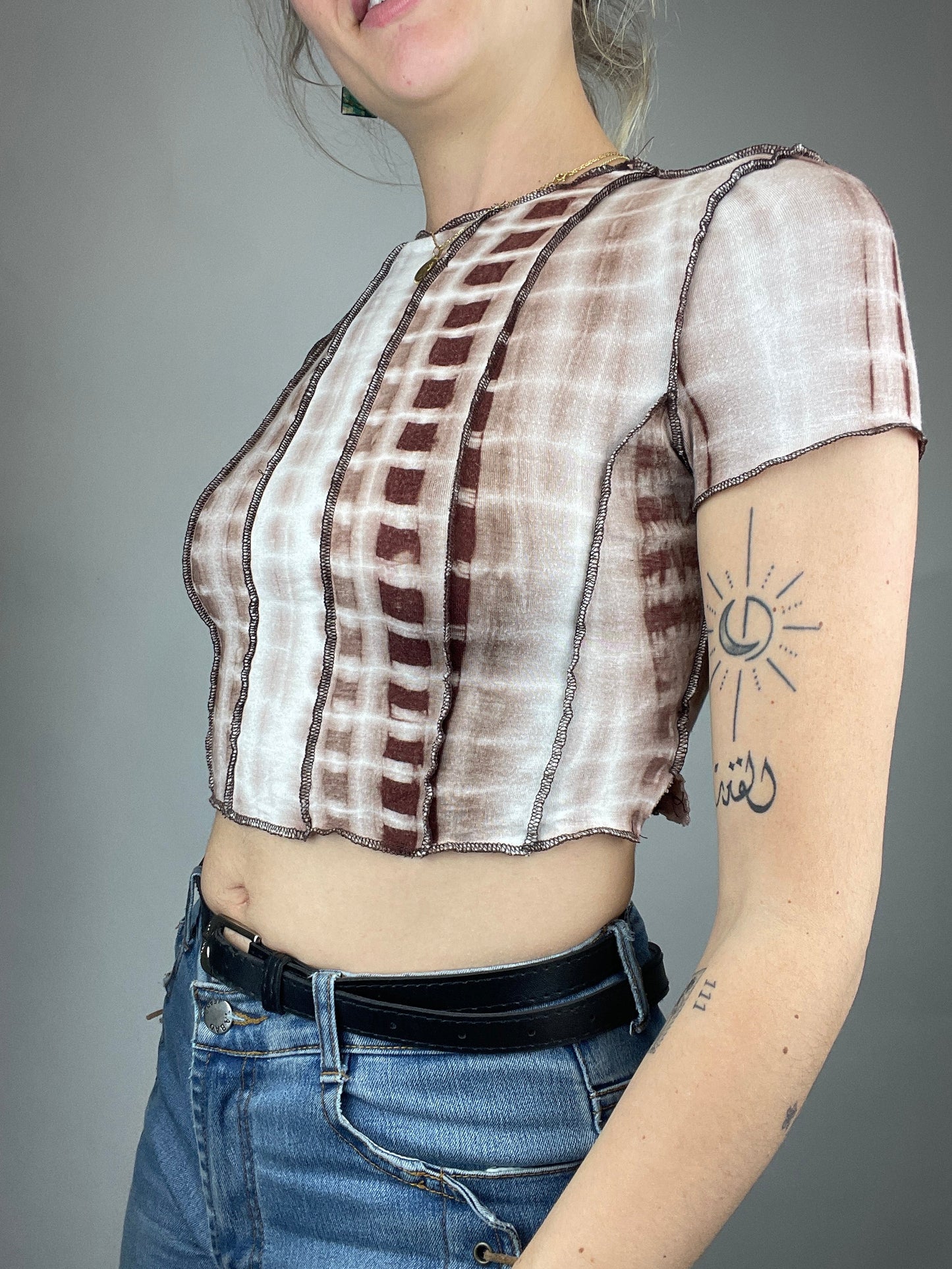 Crop top motif tie and dye marron