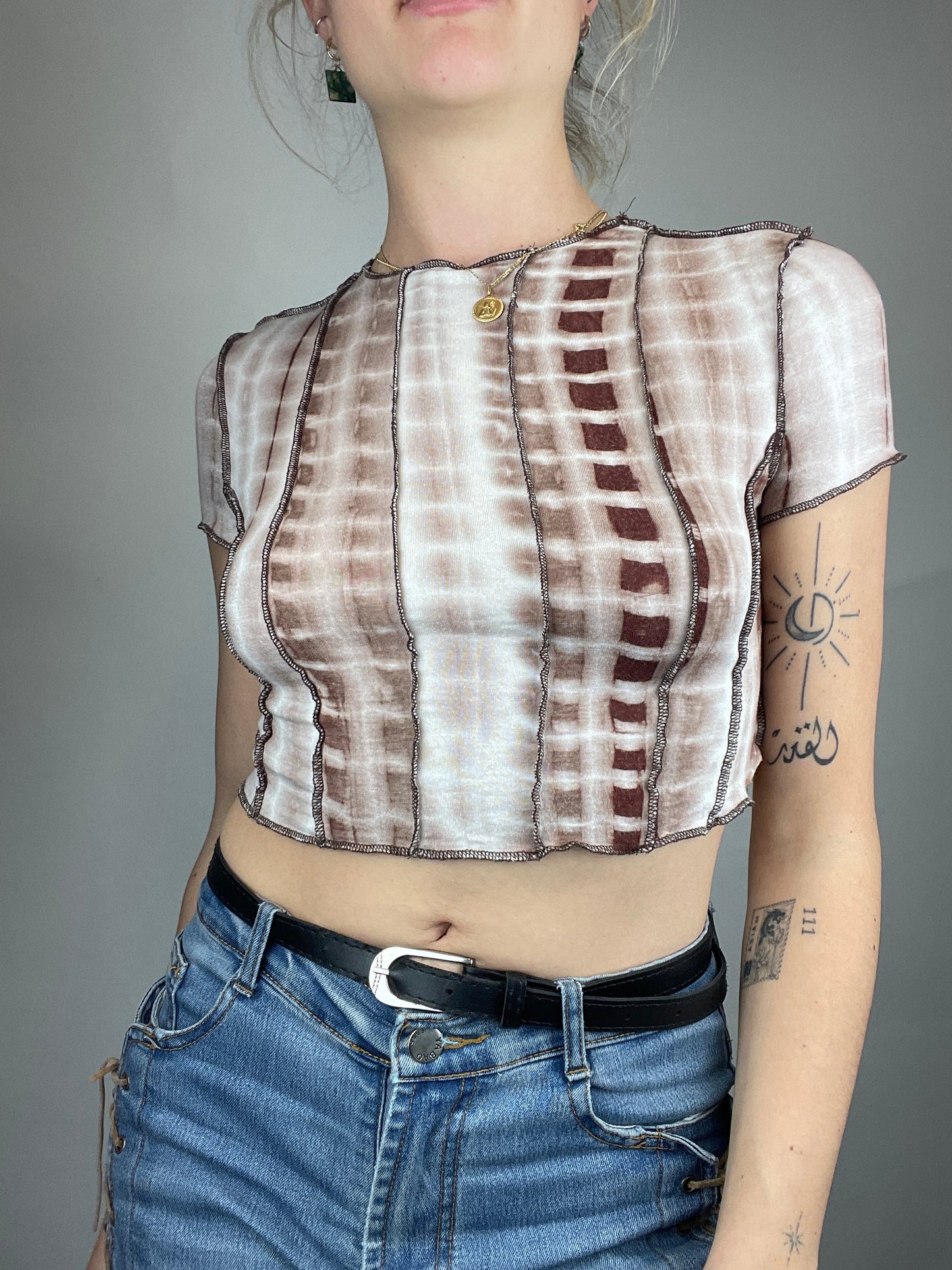 Crop top motif tie and dye marron