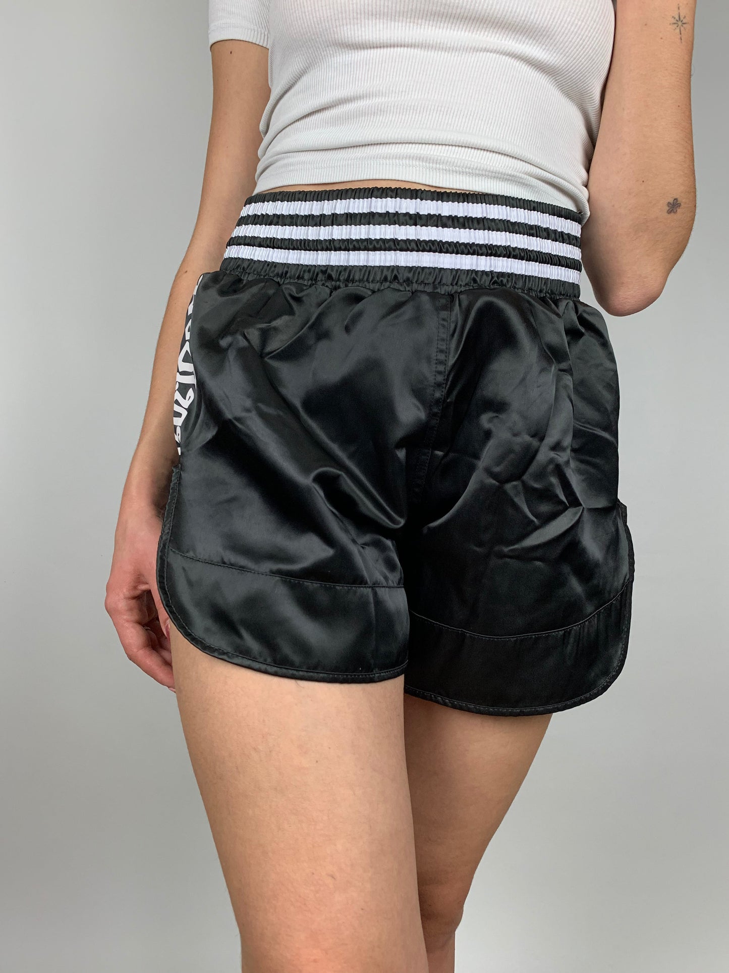 Short Adidas boxe noir et blanc