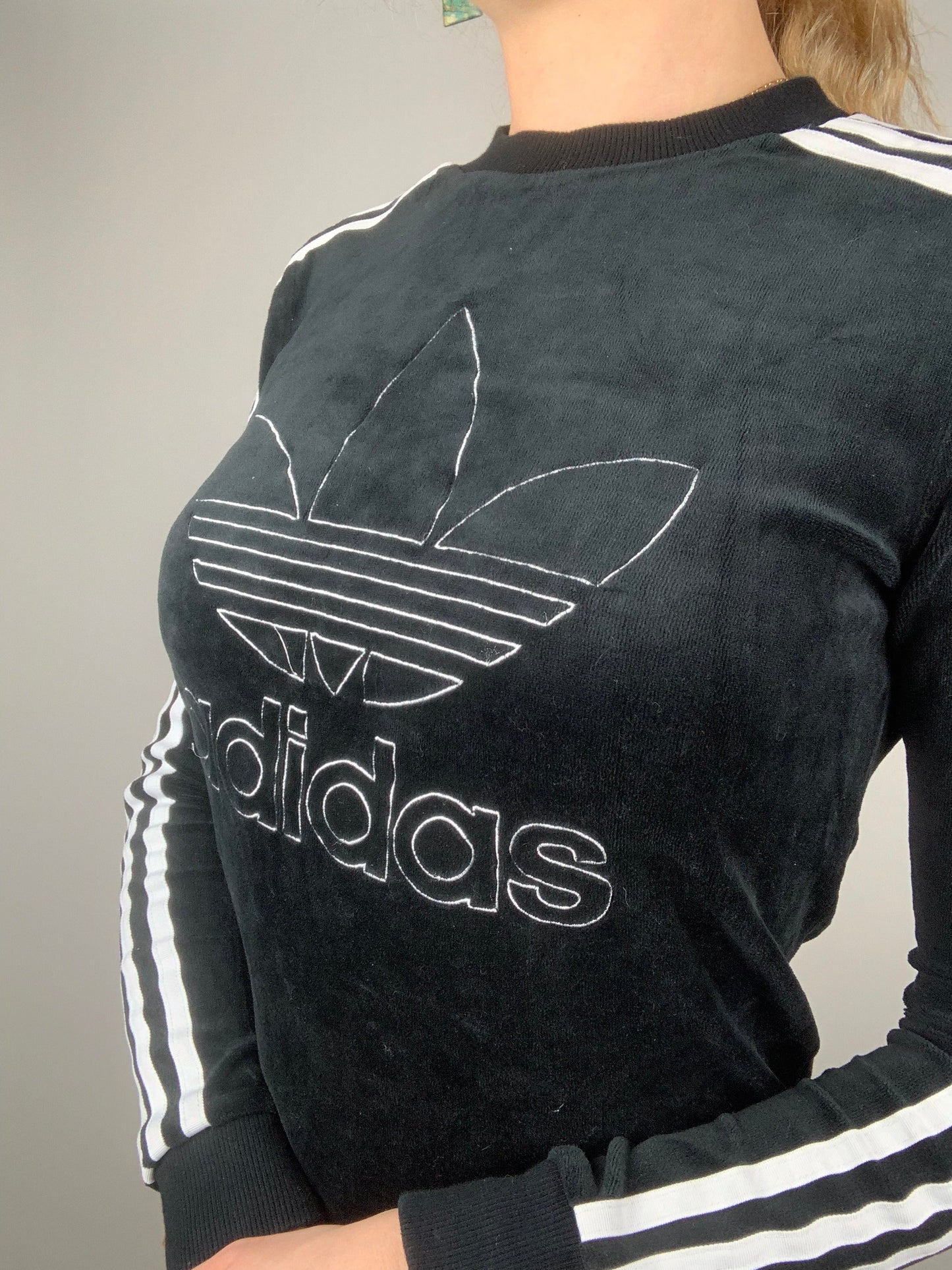 Crew neck adidas velour noir brodé